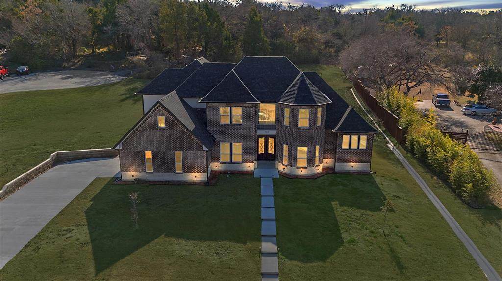 702 Linkcrest Drive - Photo 1