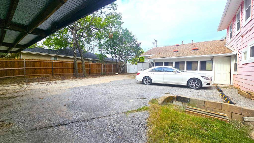 1015 Welch Street - Photo 1