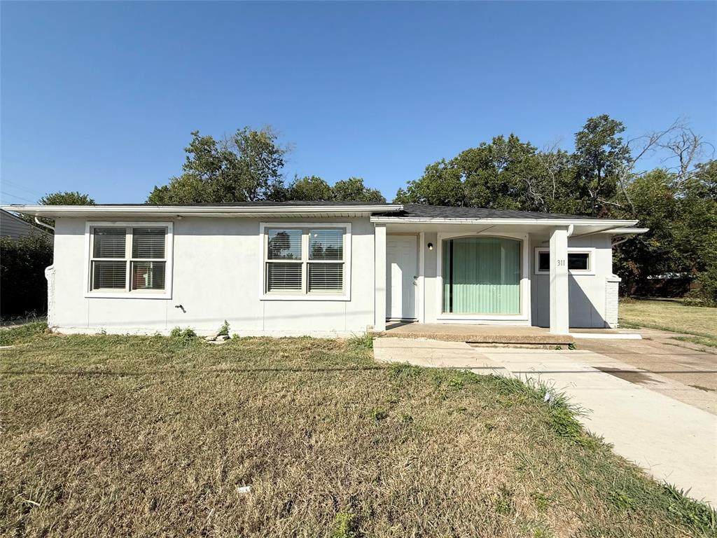 311 Macarthur Boulevard - Photo 1