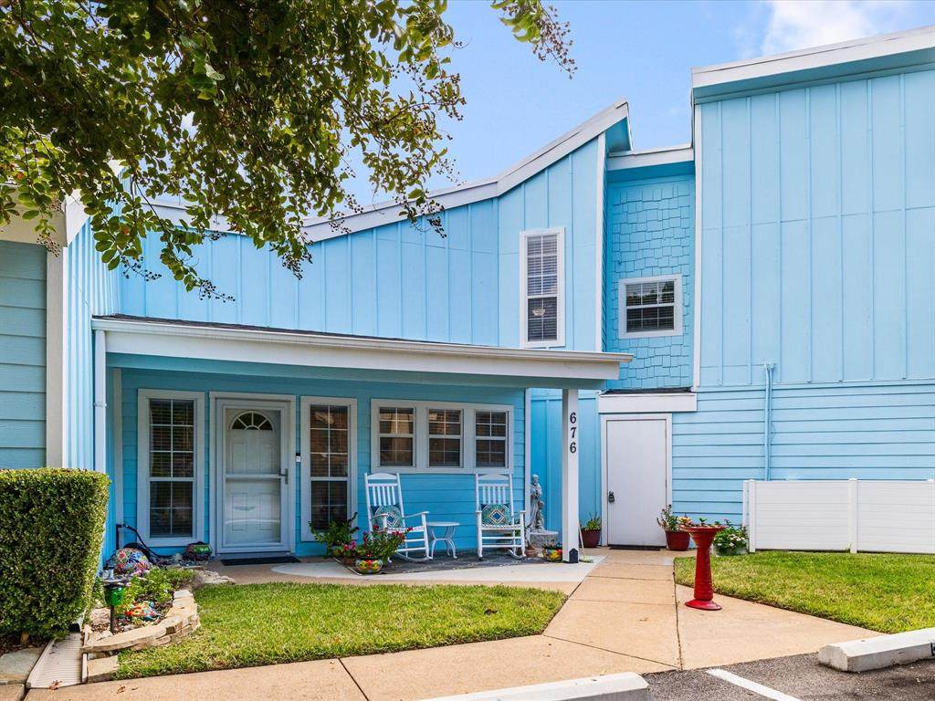 676 Harbor Drive - Photo 1