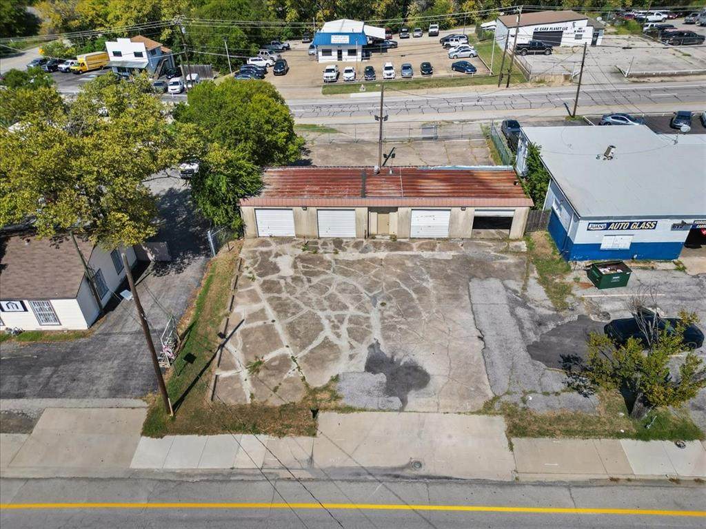 611 Davis Street - Photo 1