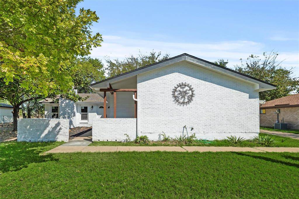 707 Live Oak Court - Photo 1