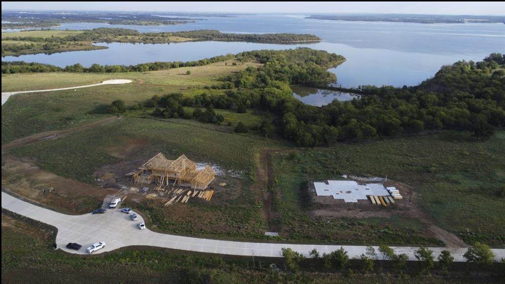 921 Waters Edge Drive - Photo 1