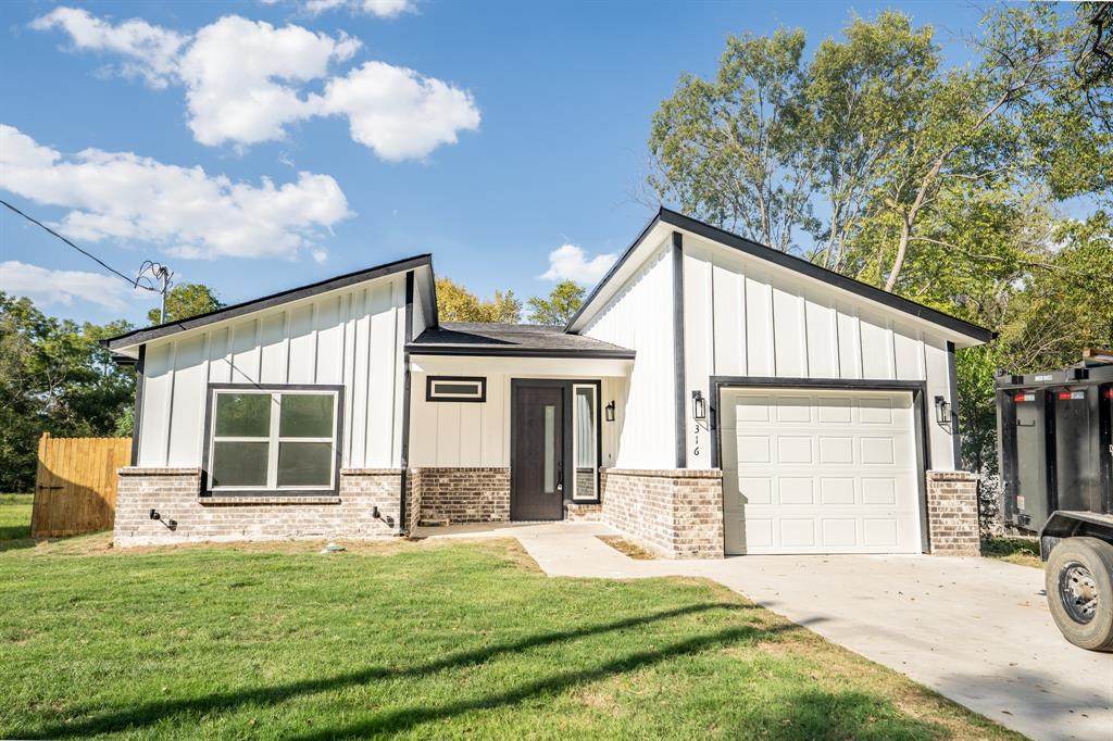 316 Beckham Street - Photo 1