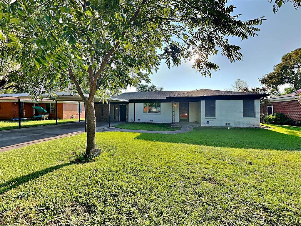 1019 Park Center Street - Photo 1