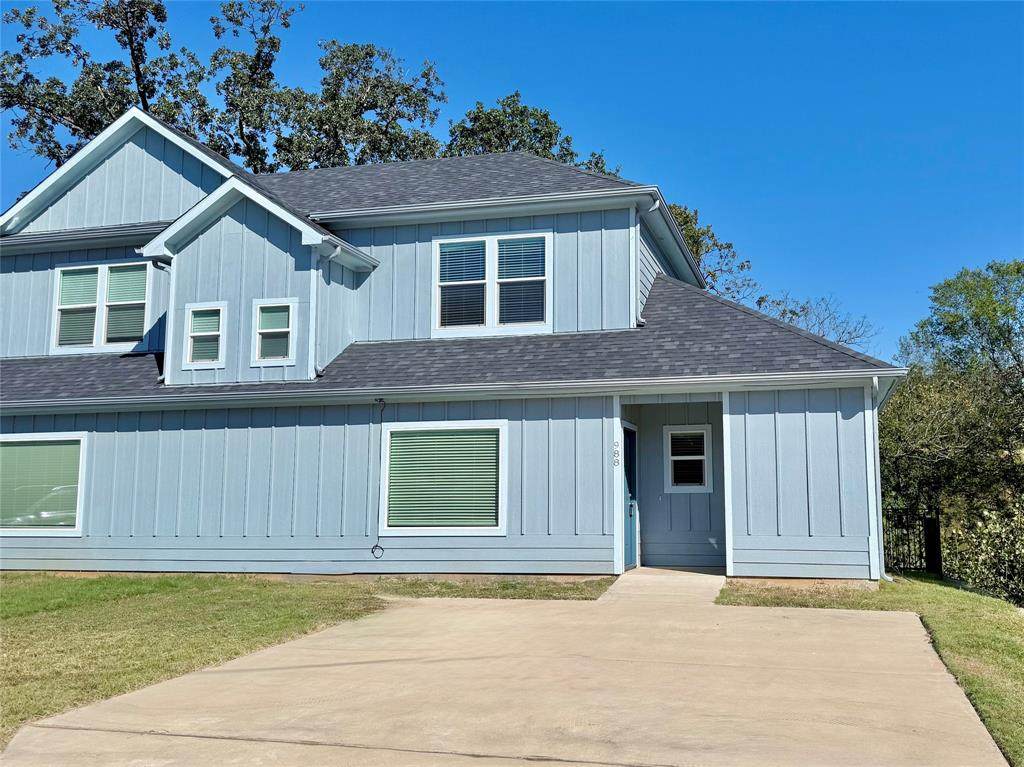 986 6th Avenue - Photo 1