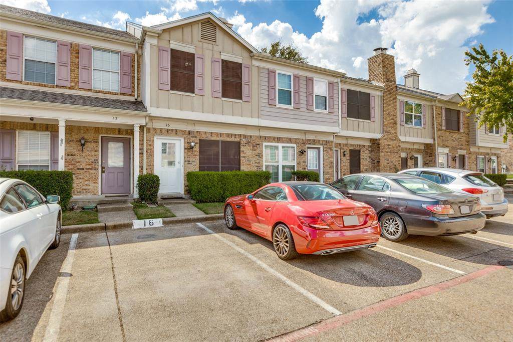 633 Carriagehouse Lane - Photo 1