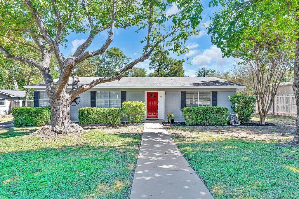 911 Fairway Road - Photo 1