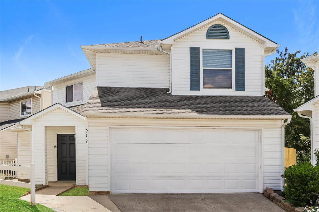 912 Laredo Plaza - Photo 1