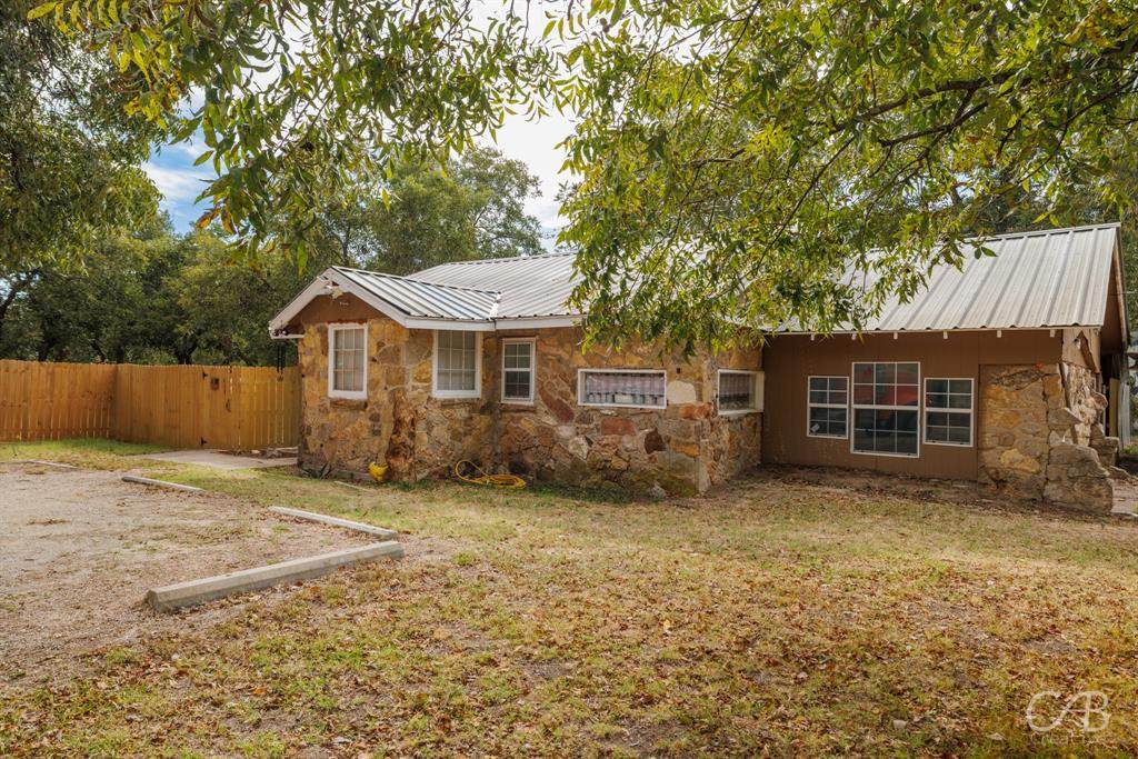 609 4th Street - Photo 1