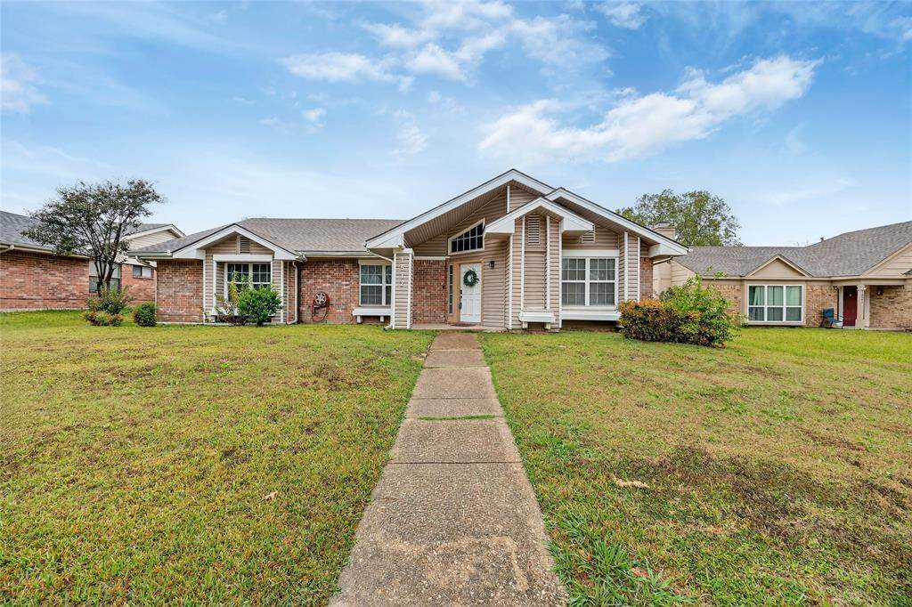 1517 Yorkshire Drive - Photo 1