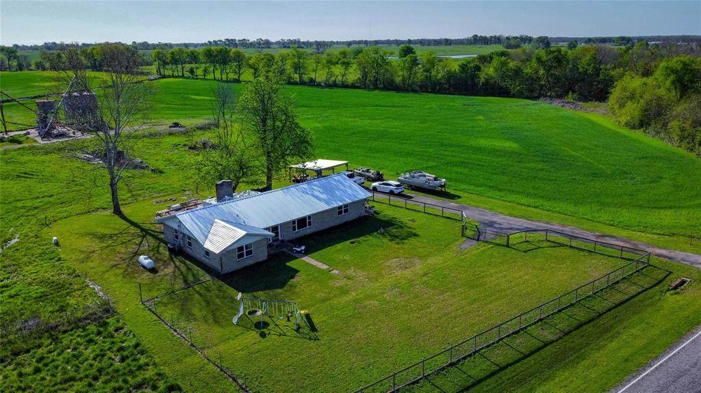 1390 Farm Road 1159 - Photo 1