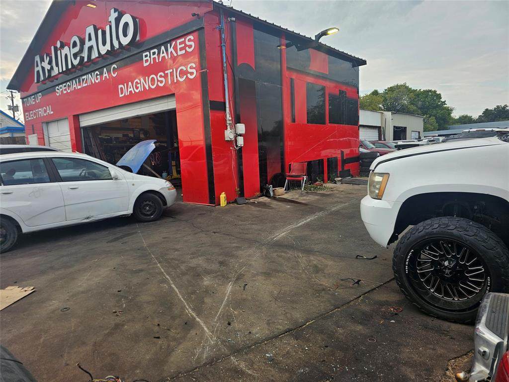 1017 Seminary Drive - Photo 1