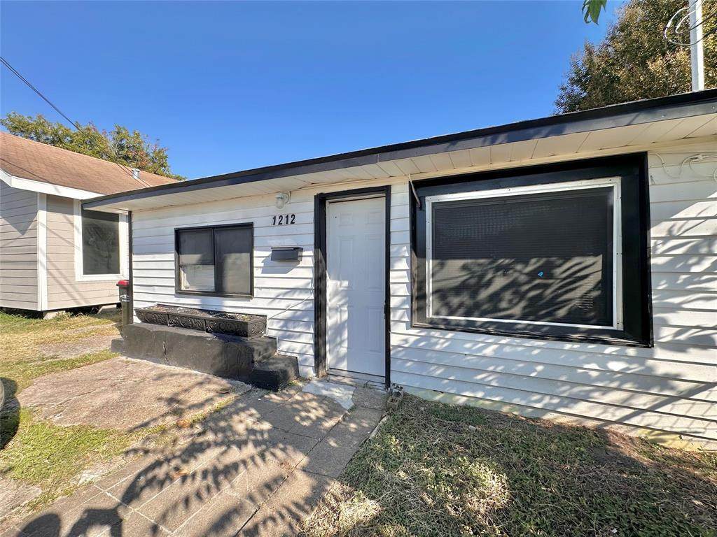 1212 Pine Street - Photo 1