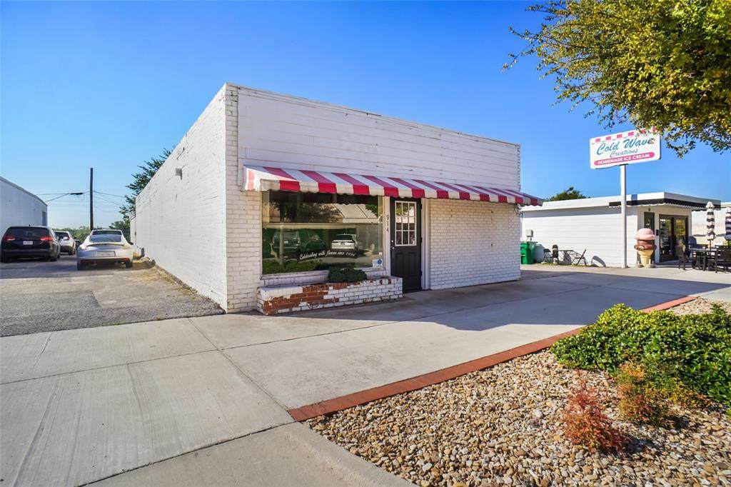 914 Halsell Street - Photo 1