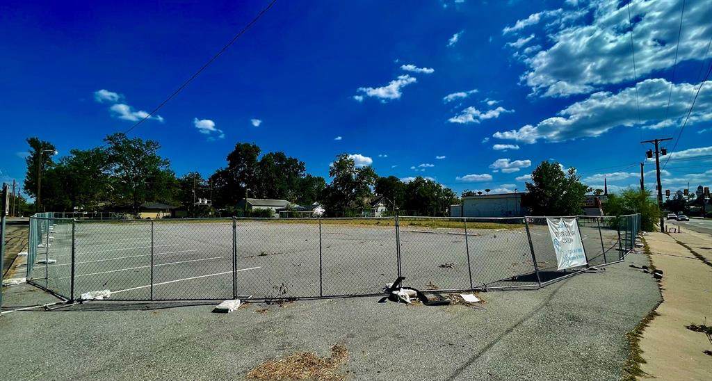 920 Center Street - Photo 1