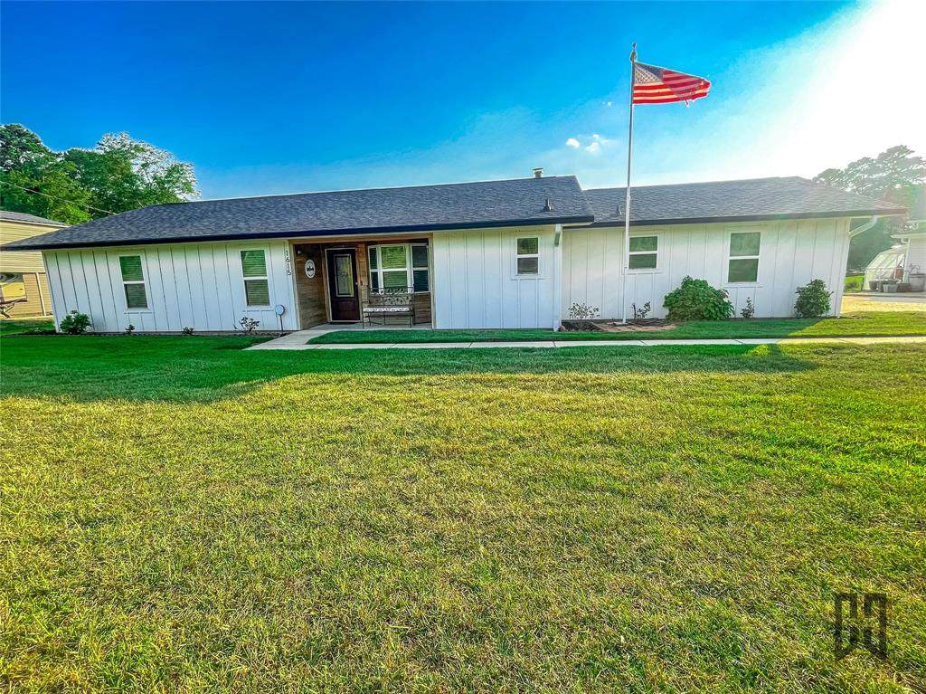 1615 Airport Loop - Photo 1