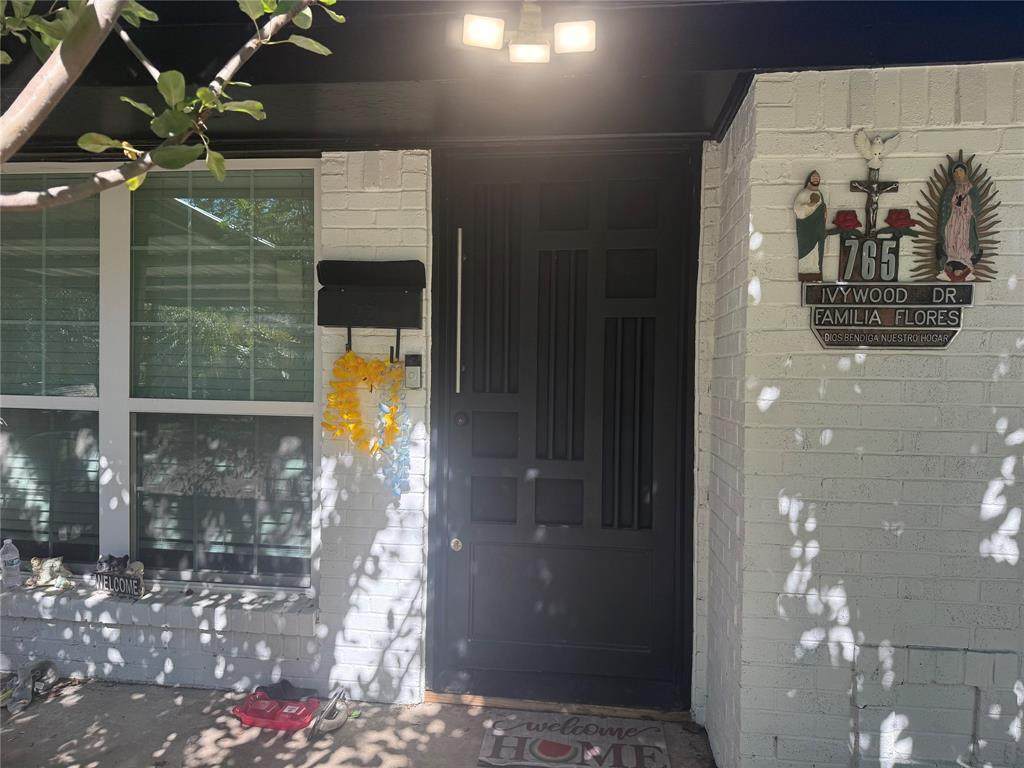 765 Ivywood Drive - Photo 1