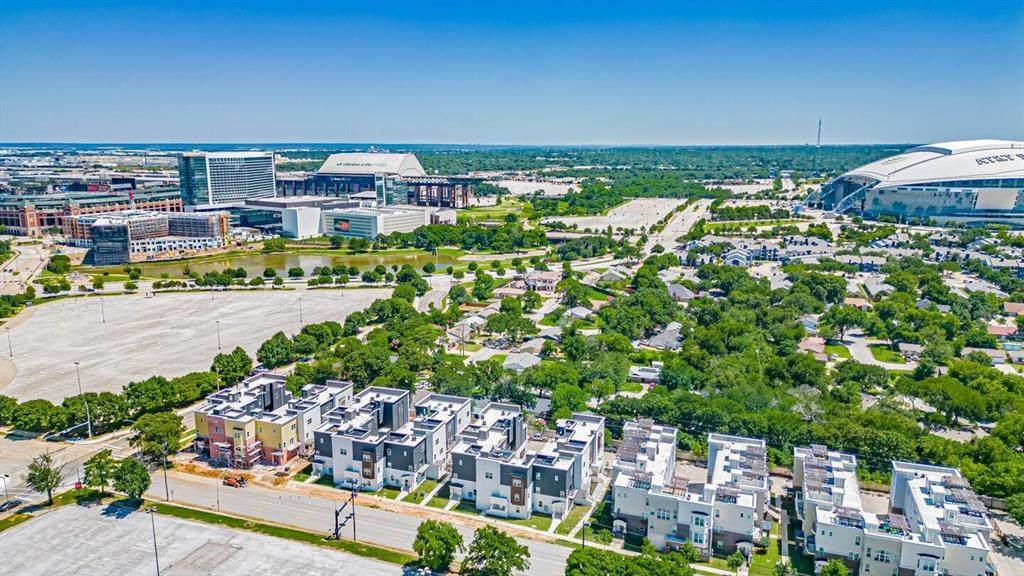 1215 Beaconsfield Lane - Photo 1