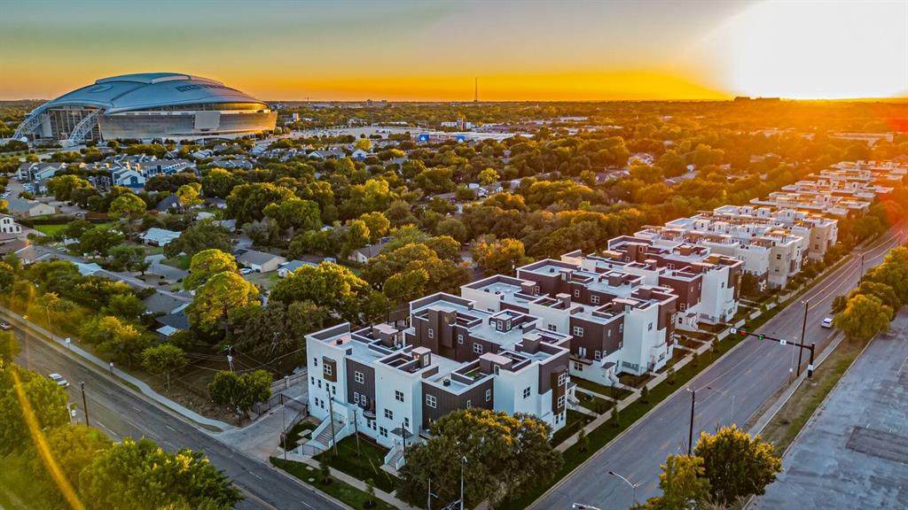 1215 Beaconsfield Lane - Photo 1