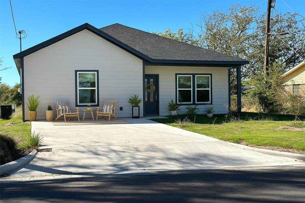 500 Como Street - Photo 1