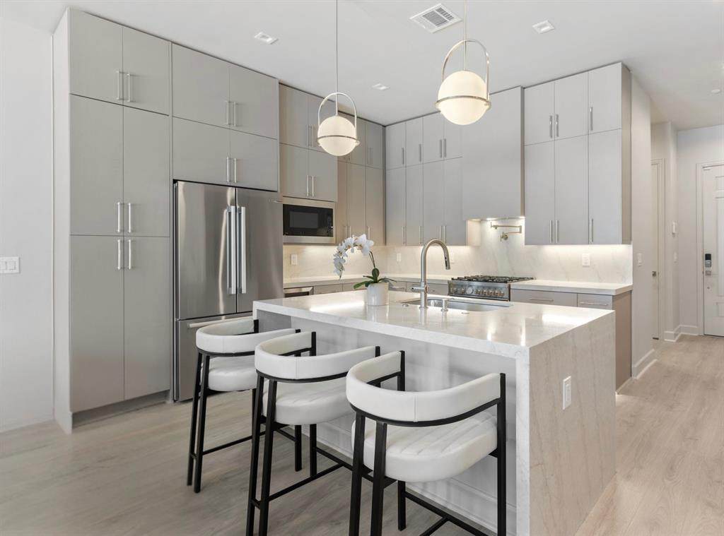 1900 Ervay Street - Photo 1