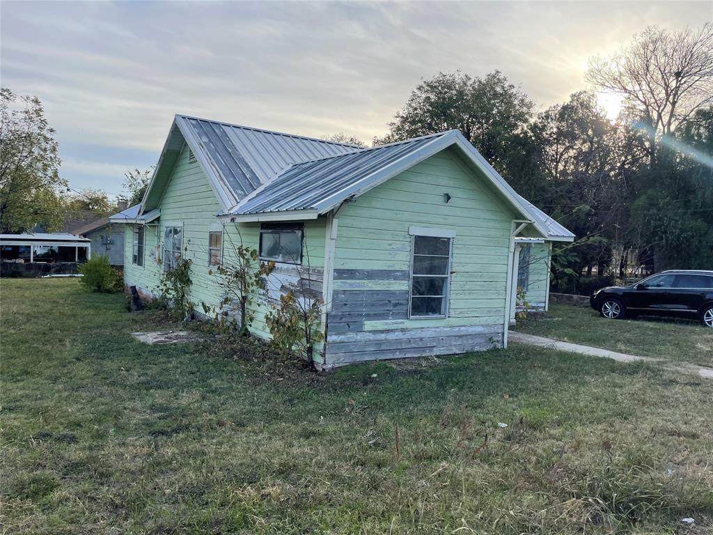 801 Belknap Street - Photo 1