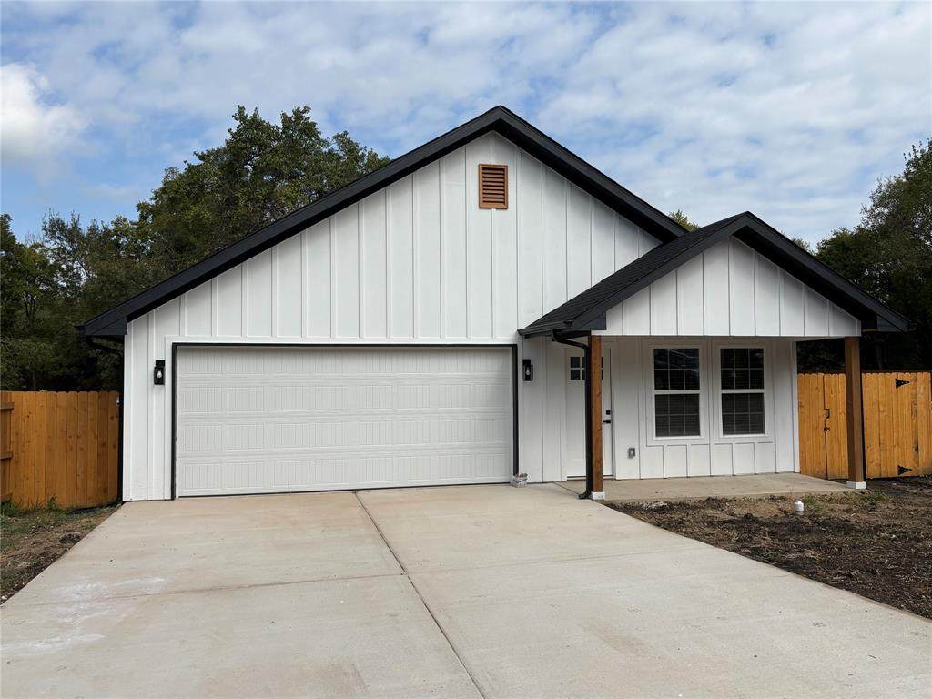 719 Commerce Avenue - Photo 1