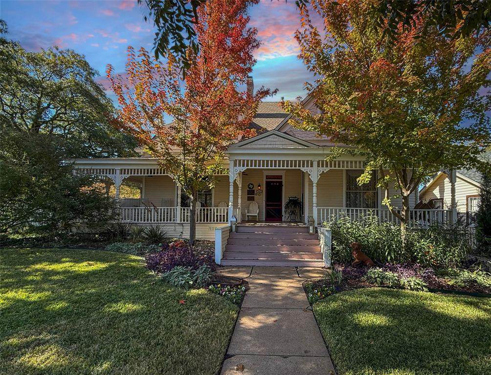 903 College Street - Photo 1