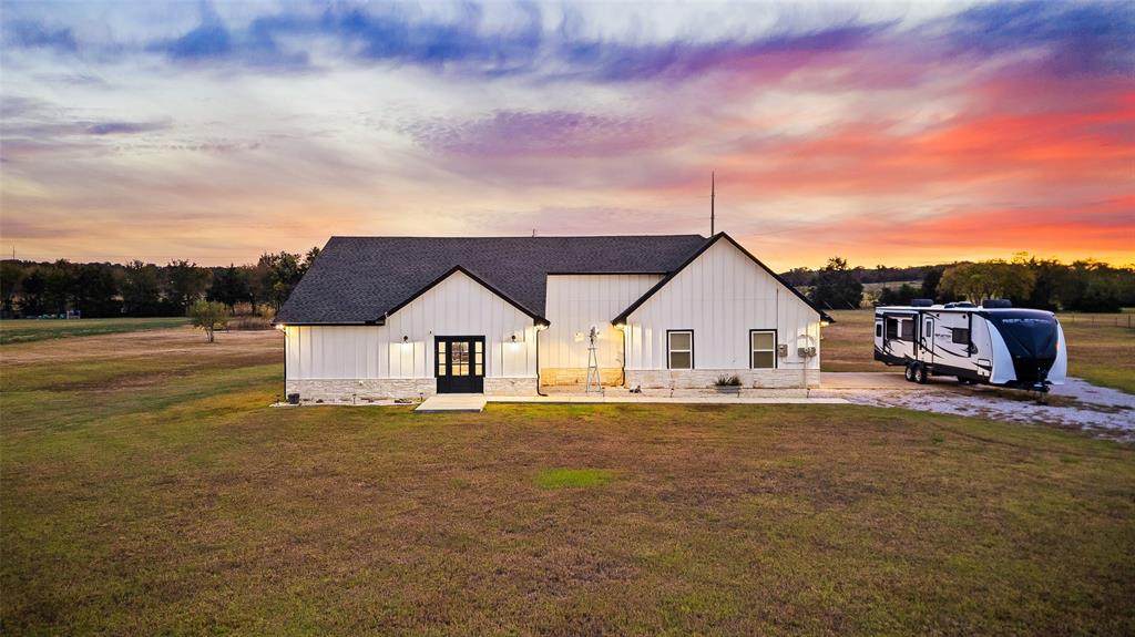 460 County Road 2184 - Photo 1