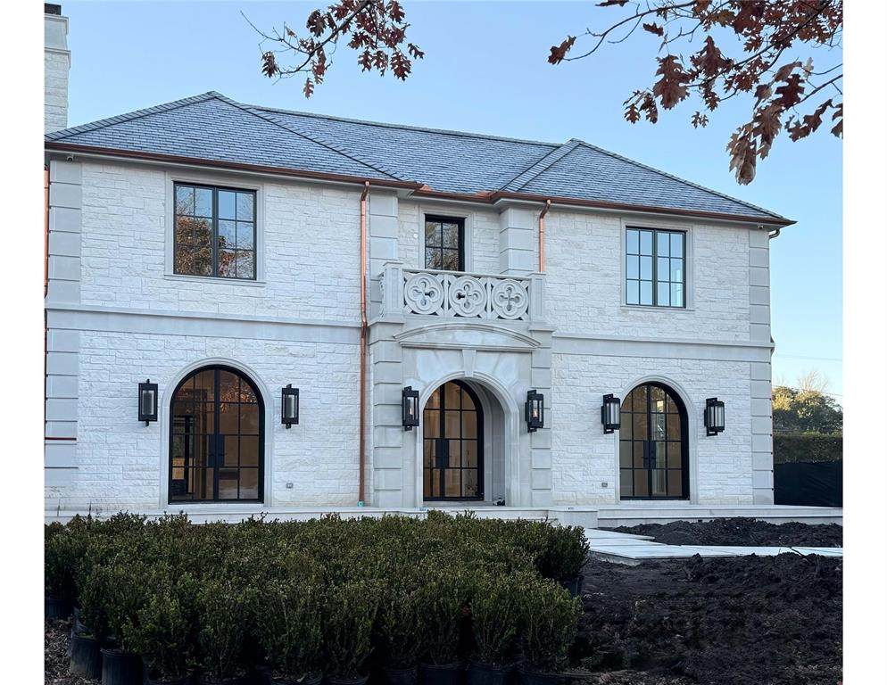 3429 Bryn Mawr Drive - Photo 1