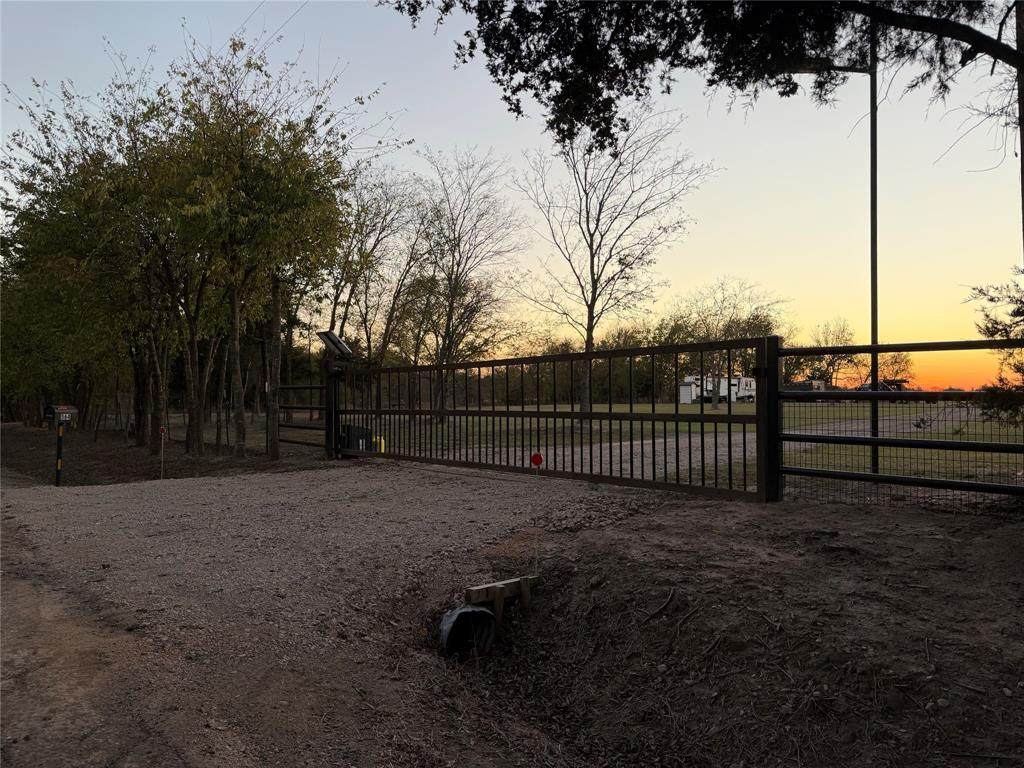 564 County Road 3201 - Photo 1