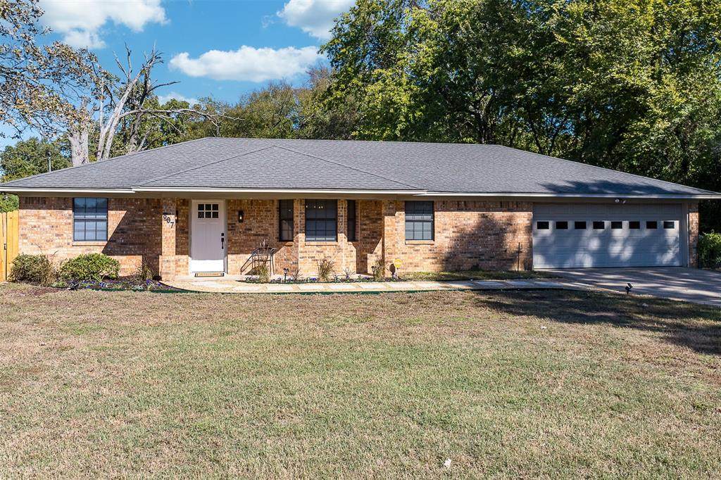 807 College Street - Photo 1