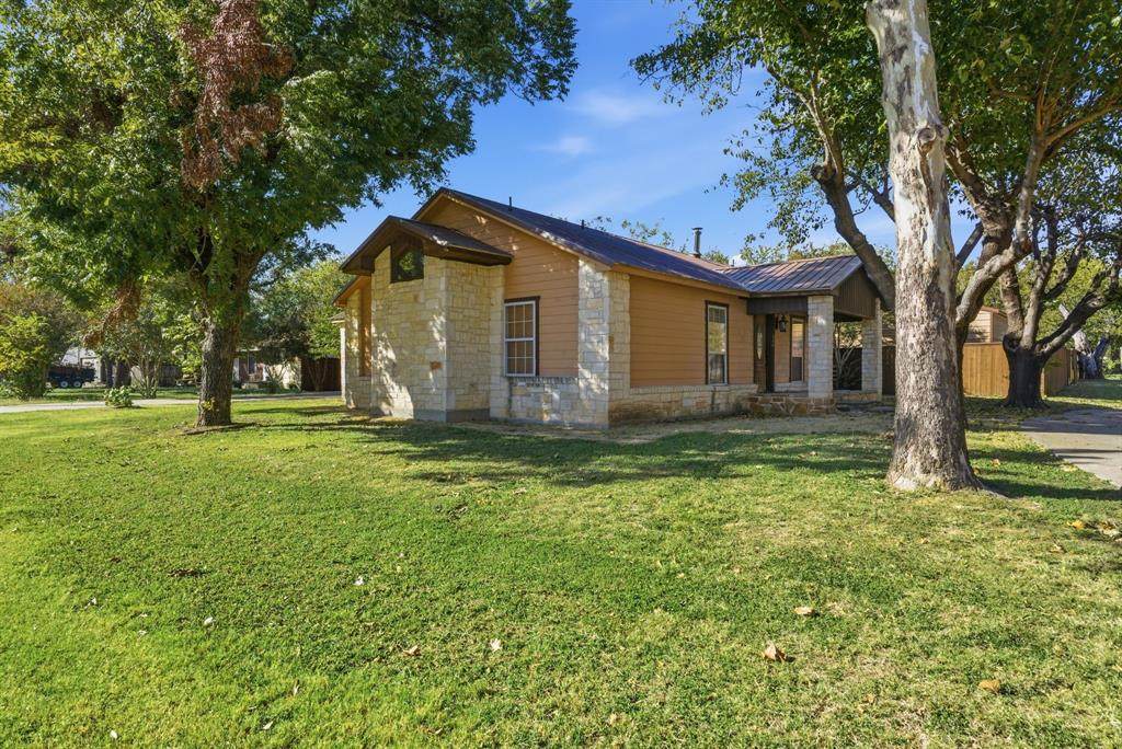 200 Elm Lane - Photo 1