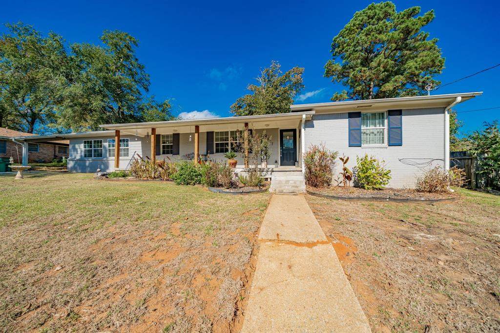 207 Inwood Drive - Photo 1