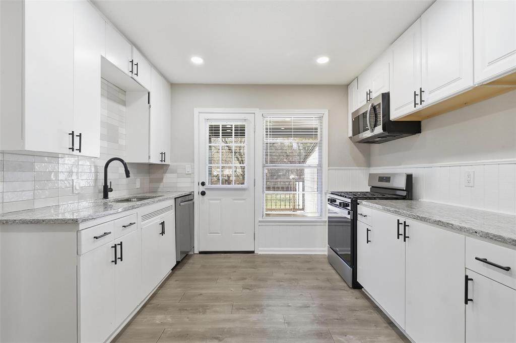 4816 Marks Place - Photo 1