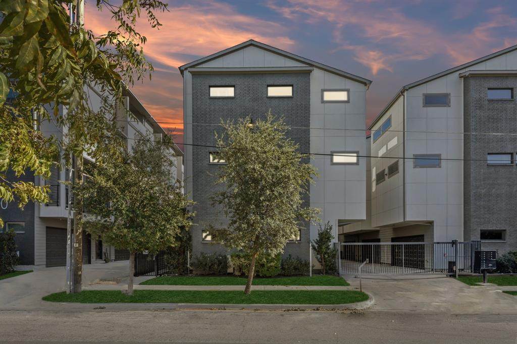 4226 Roseland Avenue - Photo 1