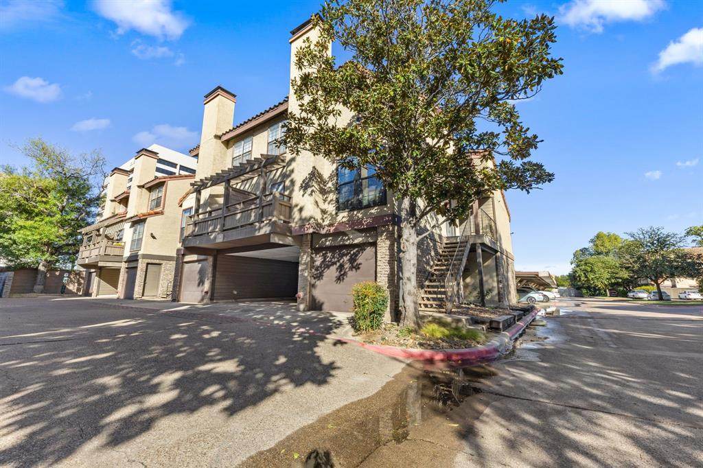 5757 University Boulevard - Photo 1