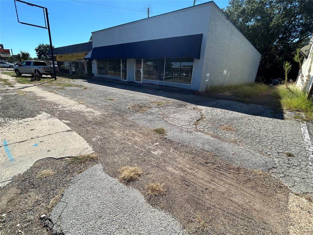 121 Glenwood Boulevard - Photo 1