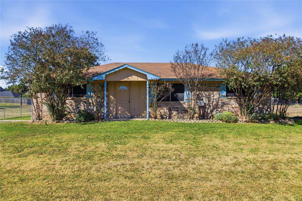 606 Western Drive - Photo 1