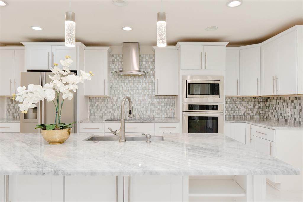 215 Countryside Drive - Photo 1