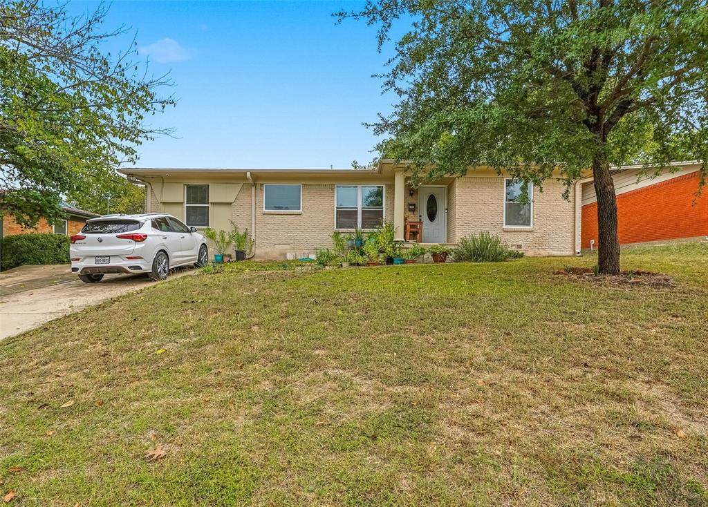 2223 Longwood Lane - Photo 1