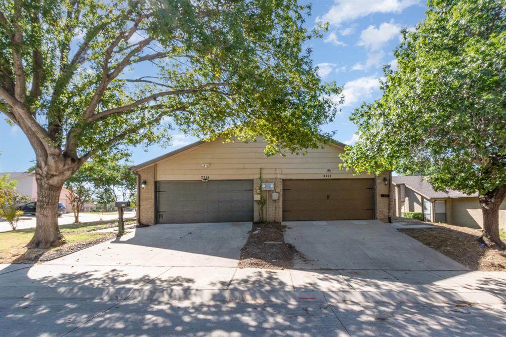 2212 Heritage Circle - Photo 1