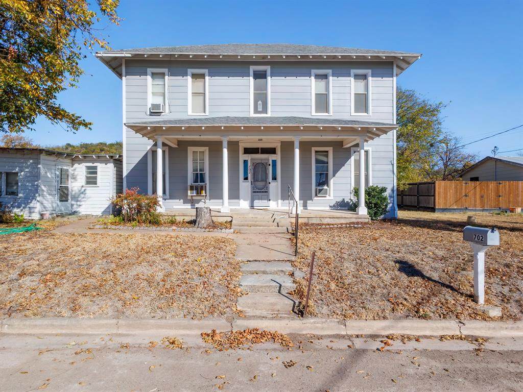 702 Avenue B - Photo 1