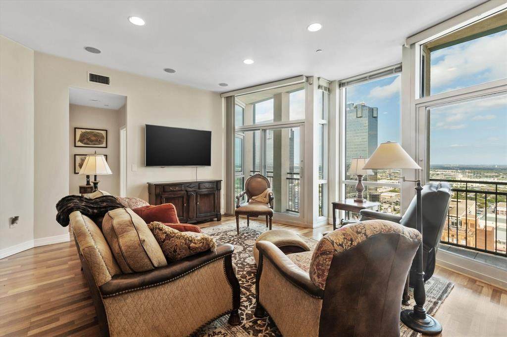 500 Throckmorton Street - Photo 1