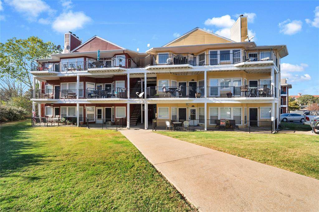 2164 Tanglewood Boulevard - Photo 1