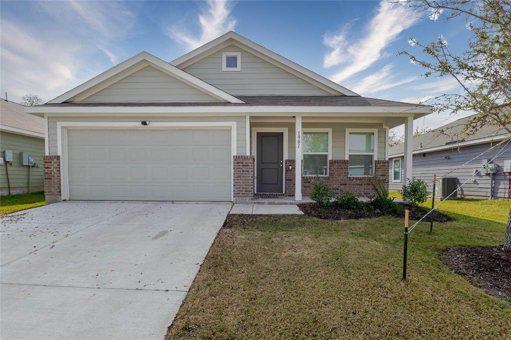 1901 Ashland Street - Photo 1