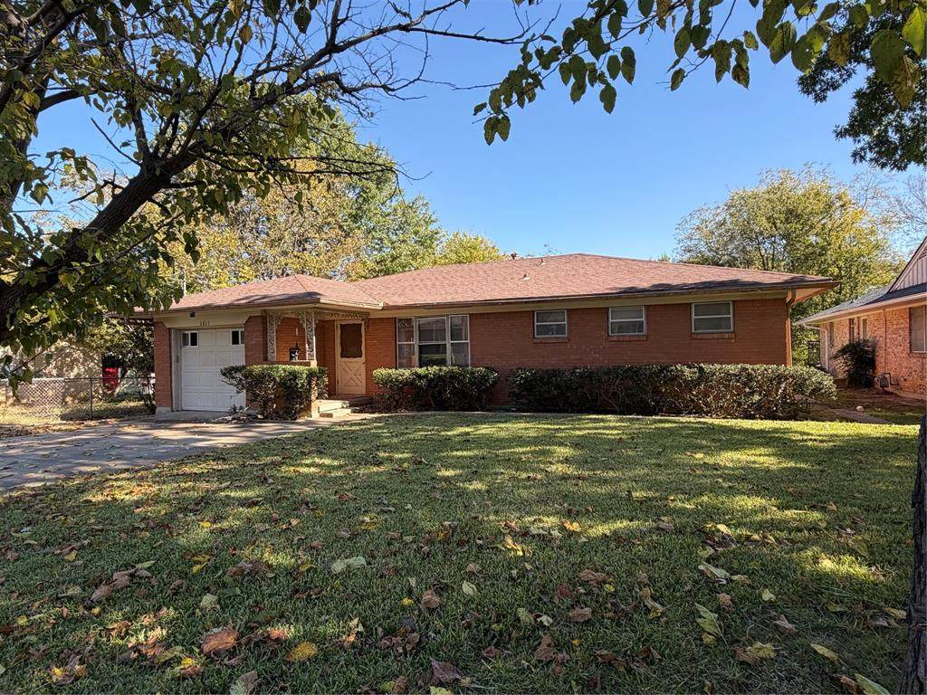 1611 Alexander Street - Photo 1