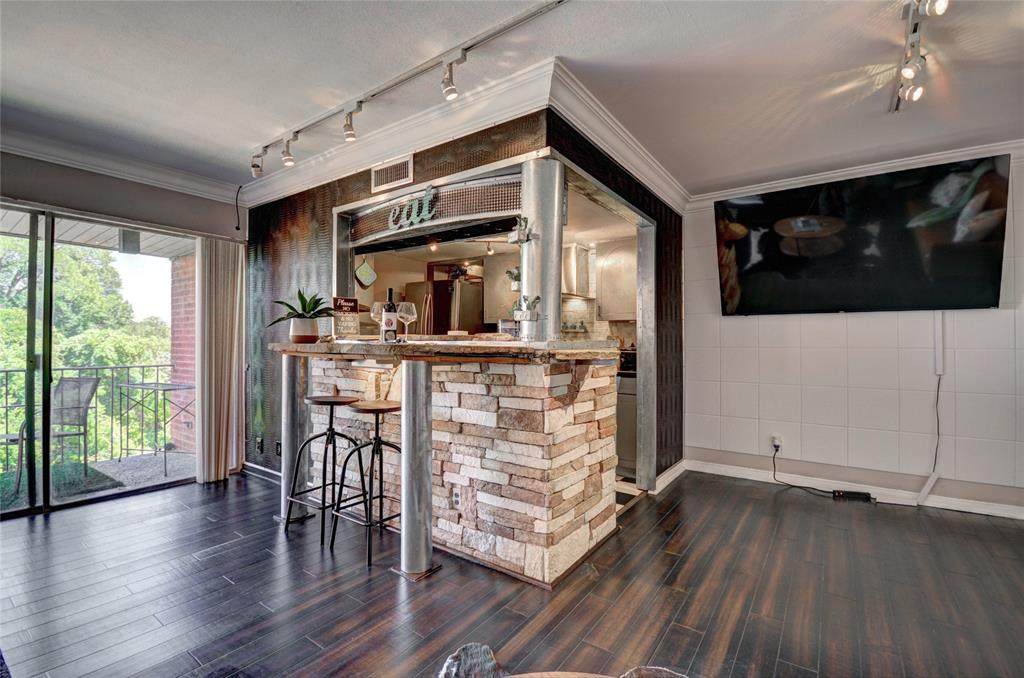 502 Avenue J - Photo 1