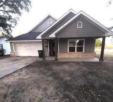 207 Mccoulskey Street - Photo 1